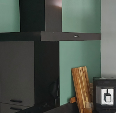 Keukenachterwand van gekleurd gelakt glas